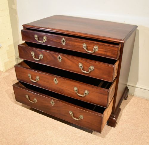 GEORGIAN MAHOGANY CHEST OF DRAWERS - ADDITIONAL PHOTO 3
