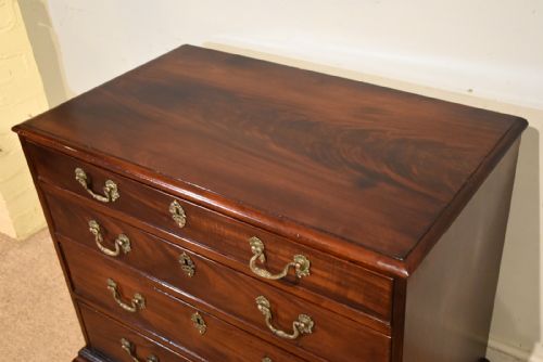 GEORGIAN MAHOGANY CHEST OF DRAWERS - ADDITIONAL PHOTO 4