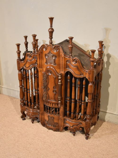 18TH CENTURY FRENCH WALNUT SERPENTINE FRONT PANETTIERE - ADDITIONAL PHOTO 4