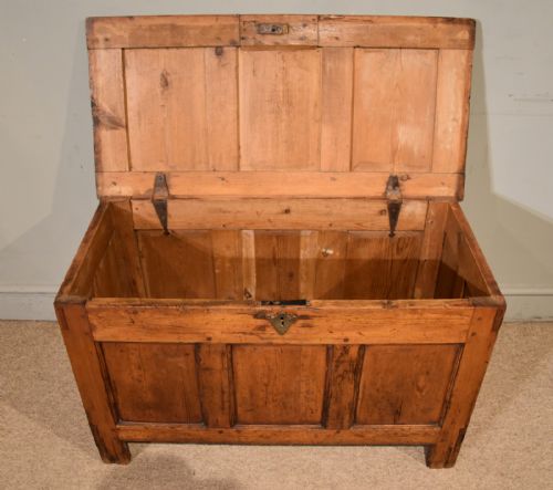 RARE 18TH CENTURY PINE PANELED COFFER - ADDITIONAL PHOTO 1