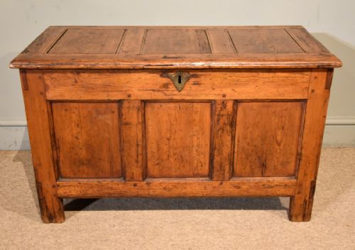 RARE 18TH CENTURY PINE PANELED COFFER - ADDITIONAL PHOTO 3