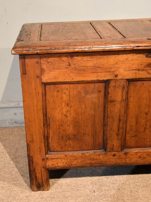 RARE 18TH CENTURY PINE PANELED COFFER - ADDITIONAL PHOTO 4
