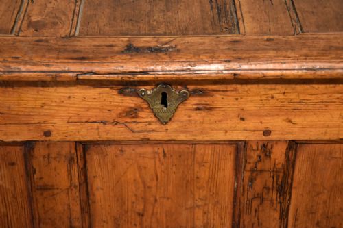 RARE 18TH CENTURY PINE PANELED COFFER - ADDITIONAL PHOTO 5