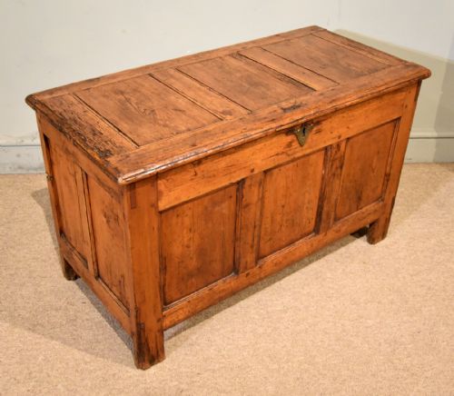 RARE 18TH CENTURY PINE PANELED COFFER - ADDITIONAL PHOTO 6