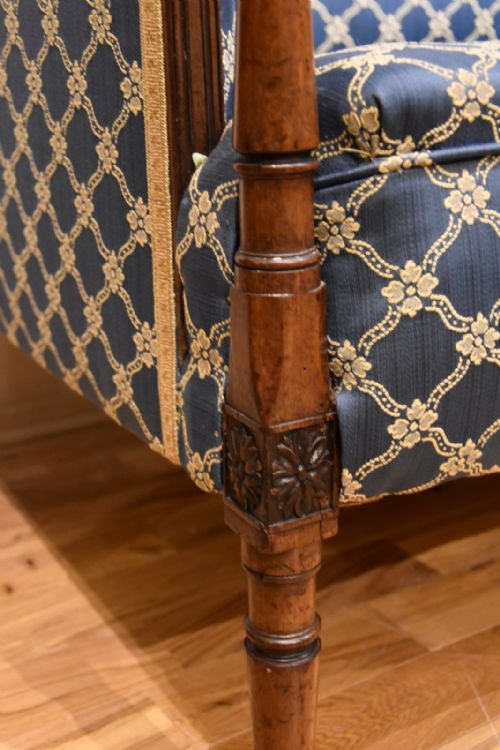 LARGE REGENCY MAHOGANY UPHOLSTERED SOFA - ADDITIONAL PHOTO 5
