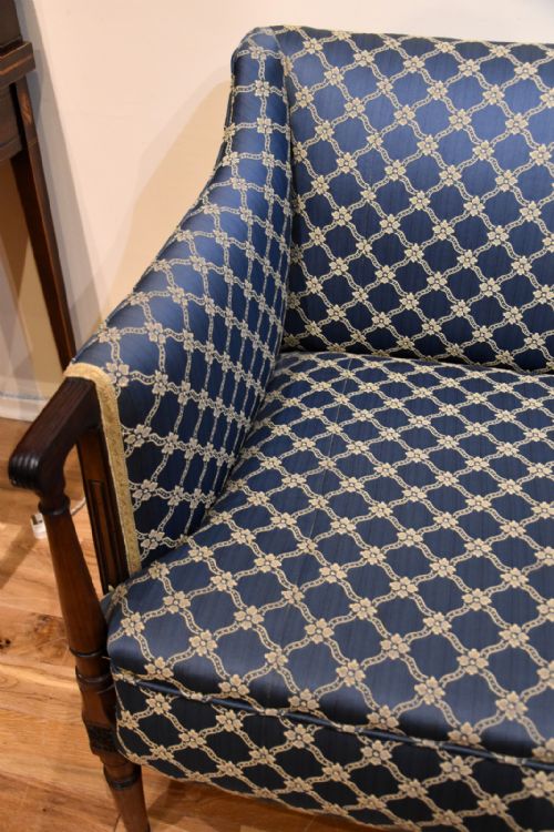 LARGE REGENCY MAHOGANY UPHOLSTERED SOFA - ADDITIONAL PHOTO 7