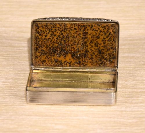 WILLIAM IV SILVER AND AGATE SNUFF BOX - ADDITIONAL PHOTO 1