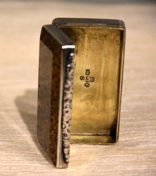 WILLIAM IV SILVER AND AGATE SNUFF BOX - ADDITIONAL PHOTO 2