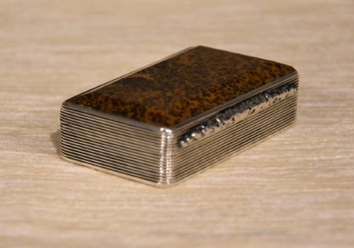 WILLIAM IV SILVER AND AGATE SNUFF BOX - ADDITIONAL PHOTO 3