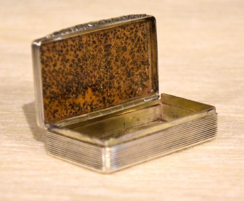 WILLIAM IV SILVER AND AGATE SNUFF BOX - ADDITIONAL PHOTO 5