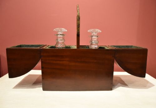 RARE 18TH CENTURY MAHOGANY TWO BOTTLE CARRIER - ADDITIONAL PHOTO 2
