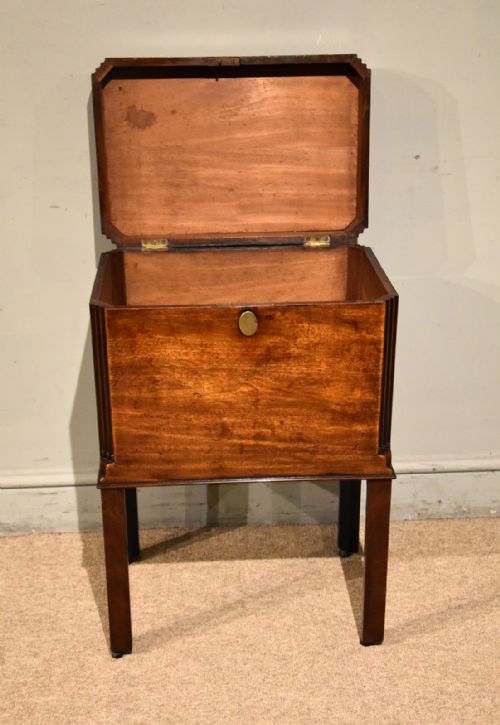 MID 18TH CENTURY MAHOGANY WINE CELLARETTE - ADDITIONAL PHOTO 3