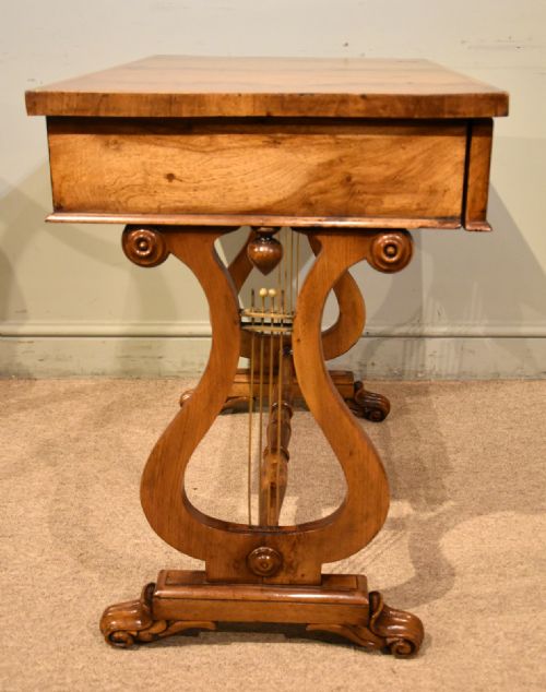 19TH CENTURY FLAMED WALNUT TABLE WITH CROSSBANDING - ADDITIONAL PHOTO 4