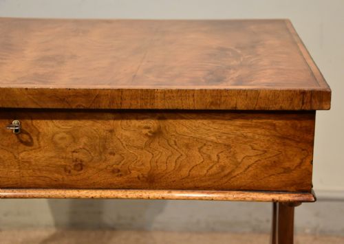 19TH CENTURY FLAMED WALNUT TABLE WITH CROSSBANDING - ADDITIONAL PHOTO 7