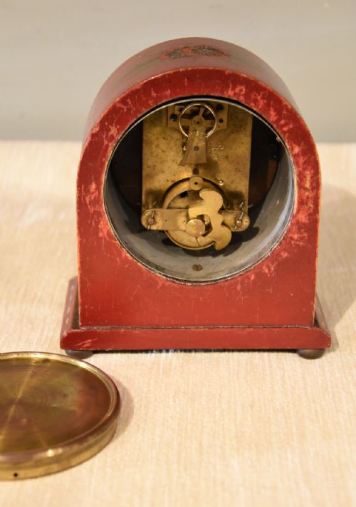 EARLY 20TH CENTURY RED CHINOISERIE MANTEL CLOCK - ADDITIONAL PHOTO 4