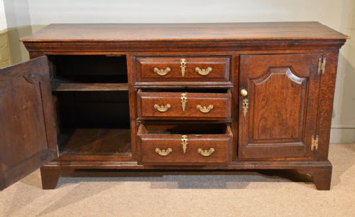 EARLY 18TH CENTURY OAK DRESSER - ADDITIONAL PHOTO 2