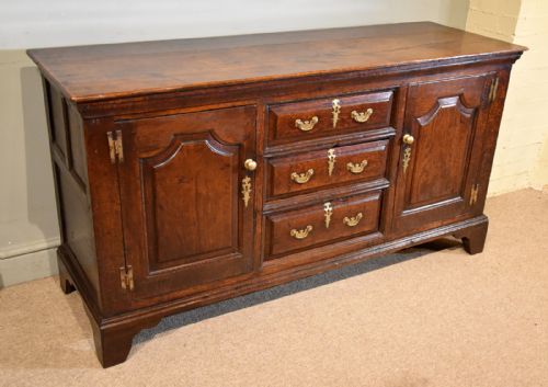 EARLY 18TH CENTURY OAK DRESSER - ADDITIONAL PHOTO 3