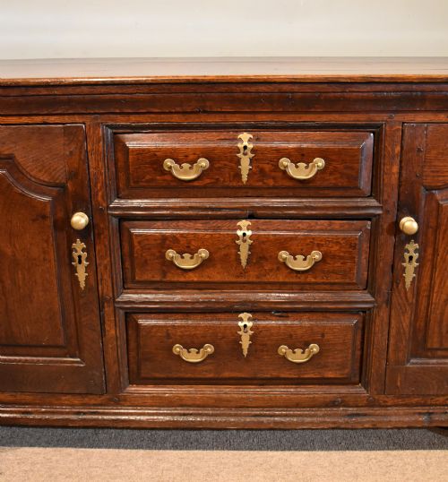 EARLY 18TH CENTURY OAK DRESSER - ADDITIONAL PHOTO 6