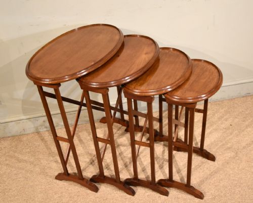 edwardian nest of four tables of oval shape - CATEGORY: ANTIQUE TABLES - DATED 19TH CENTURY