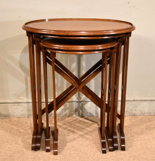 EDWARDIAN NEST OF FOUR TABLES OF OVAL SHAPE - ADDITIONAL PHOTO 6