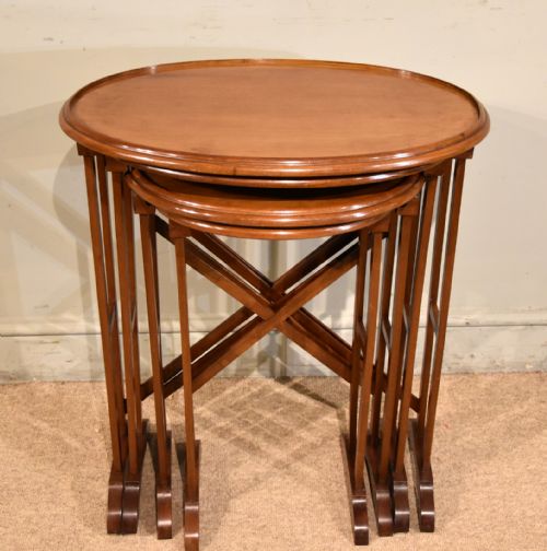 EDWARDIAN NEST OF FOUR TABLES OF OVAL SHAPE - ADDITIONAL PHOTO 7