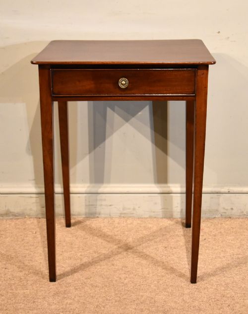 georgian mahogany occasional table - CATEGORY: ANTIQUE TABLES - DATED GEORGIAN