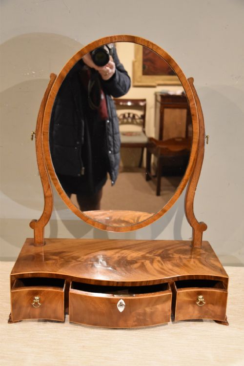 18TH CENTURY SERPENTINE FRONTED DRESSING MIRROR - ADDITIONAL PHOTO 1