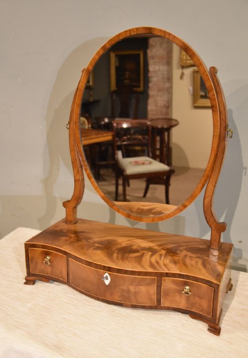 18TH CENTURY SERPENTINE FRONTED DRESSING MIRROR - ADDITIONAL PHOTO 3