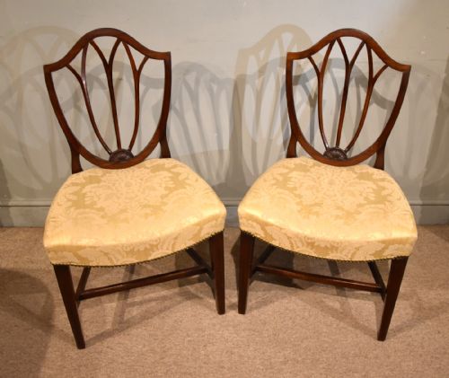 PAIR OF GEORGE III MAHOGANY SHIELD BACK CHAIRS - ADDITIONAL PHOTO 1