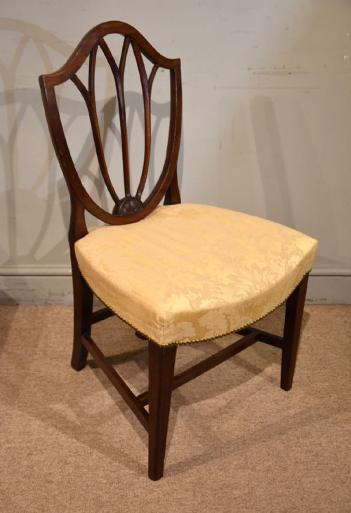 PAIR OF GEORGE III MAHOGANY SHIELD BACK CHAIRS - ADDITIONAL PHOTO 3