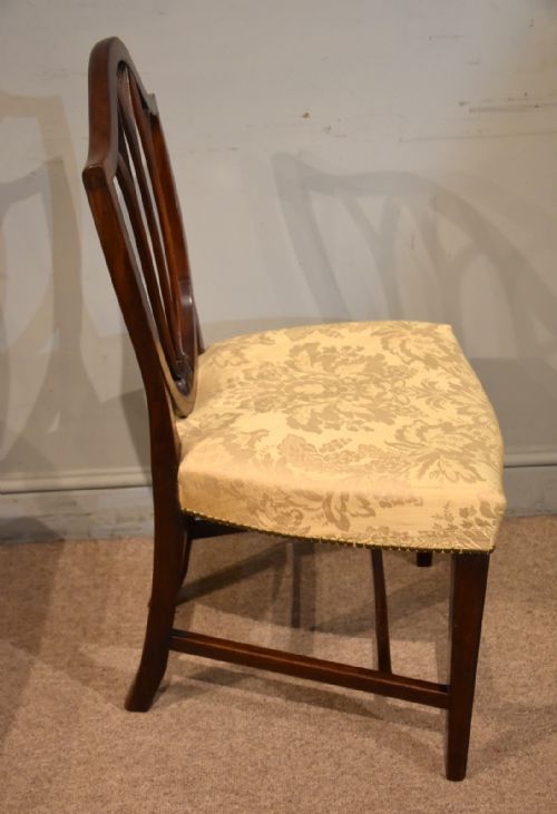 PAIR OF GEORGE III MAHOGANY SHIELD BACK CHAIRS - ADDITIONAL PHOTO 4