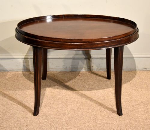 an elegant georgian tray on stand - CATEGORY: ANTIQUE FURNITURE - DATED 18TH CENTURY