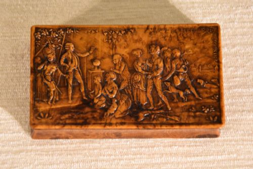 FINE 18TH CENTURY PRESSED MAPLE SNUFF BOX - ADDITIONAL PHOTO 1