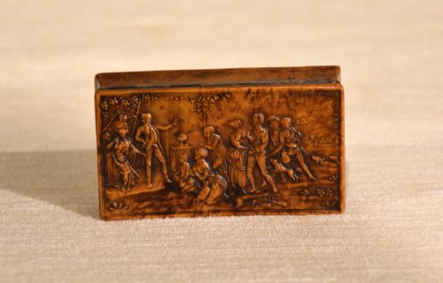 FINE 18TH CENTURY PRESSED MAPLE SNUFF BOX - ADDITIONAL PHOTO 2
