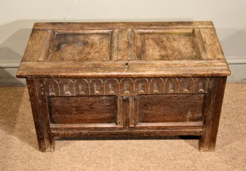 SMALL TWO PANEL OAK COFFER - ADDITIONAL PHOTO 6