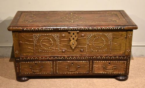 19TH CENTURY TEAK ZANZIBAR TRUNK - ADDITIONAL PHOTO 1