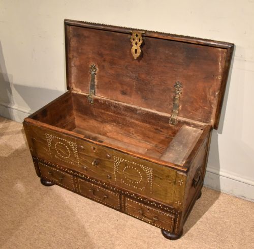 19TH CENTURY TEAK ZANZIBAR TRUNK - ADDITIONAL PHOTO 3