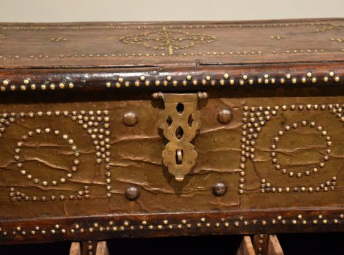 19TH CENTURY TEAK ZANZIBAR TRUNK - ADDITIONAL PHOTO 5