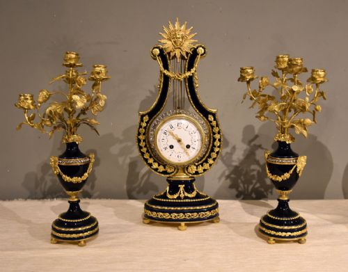 FRENCH BLEU DE ROI PORCELAIN LYRE CLOCK WITH GARNITURE - ADDITIONAL PHOTO 2