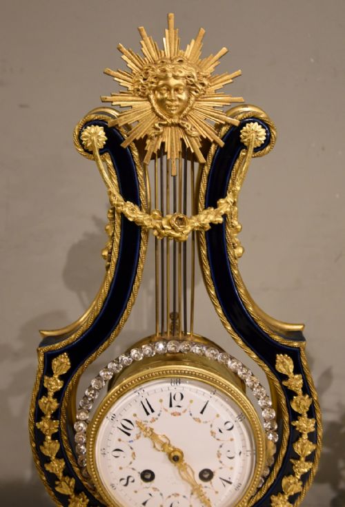 FRENCH BLEU DE ROI PORCELAIN LYRE CLOCK WITH GARNITURE - ADDITIONAL PHOTO 5