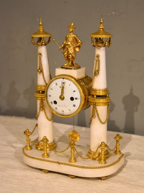 LOUIS XVI WHITE MARBLE AND ORMOLU MANTEL CLOCK - ADDITIONAL PHOTO 1