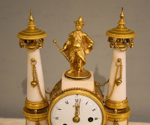 LOUIS XVI WHITE MARBLE AND ORMOLU MANTEL CLOCK - ADDITIONAL PHOTO 2