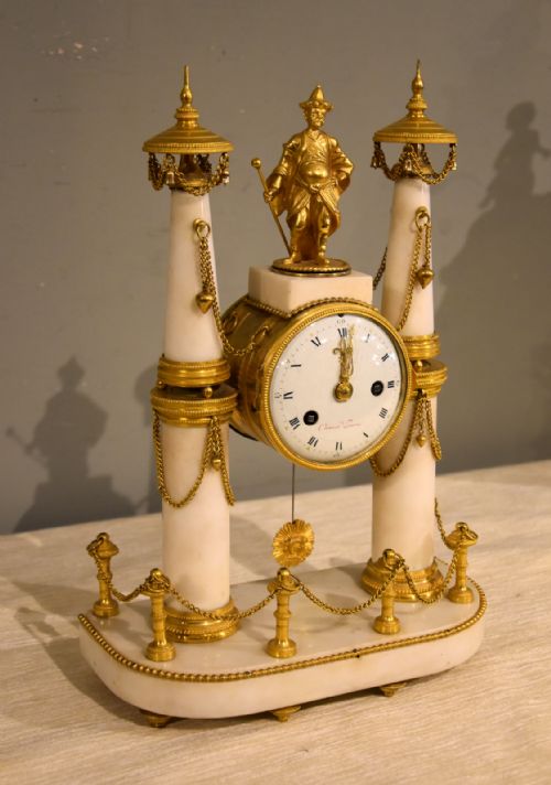 LOUIS XVI WHITE MARBLE AND ORMOLU MANTEL CLOCK - ADDITIONAL PHOTO 3