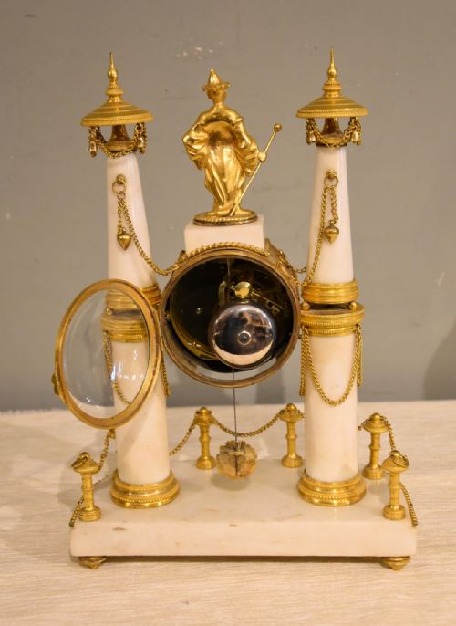 LOUIS XVI WHITE MARBLE AND ORMOLU MANTEL CLOCK - ADDITIONAL PHOTO 5
