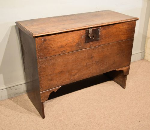 17TH CENTURY OAK SIX PLANK COFFER - ADDITIONAL PHOTO 1