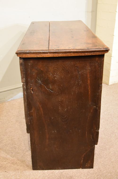 17TH CENTURY OAK SIX PLANK COFFER - ADDITIONAL PHOTO 4