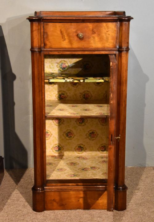 PAIR OF MAHOGANY BEDSIDE CABINETS - ADDITIONAL PHOTO 6