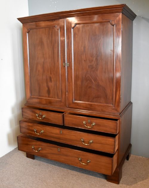 MID 18TH CENTURY MAHOGANY LINEN PRESS - ADDITIONAL PHOTO 2