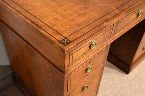 19TH CENTURY WALNUT PEDESTAL DESK - ADDITIONAL PHOTO 4