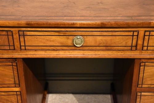 19TH CENTURY WALNUT PEDESTAL DESK - ADDITIONAL PHOTO 5